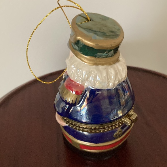 Vintage, 2008 animated Santa ornament music box. - Picture 5 of 9